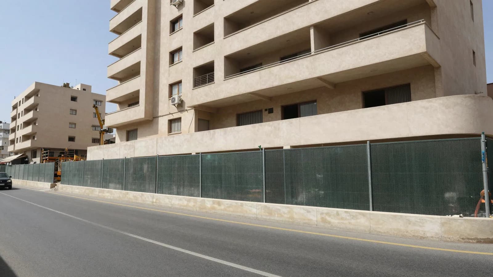 Propriété casablancaise longée par de grands travaux, palissades de chantier contre son mur — indemnité d'expropriation contestée