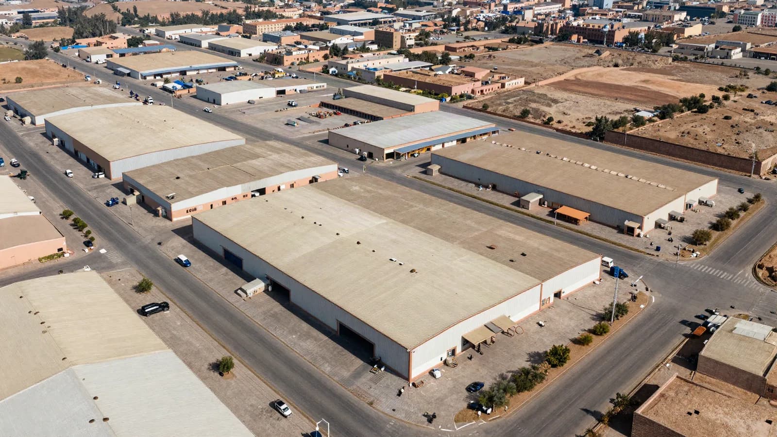 Marché immobilier industriel Maroc 2026 — cartographie des zones (Tanger Med, AFZ Kénitra, Midparc)